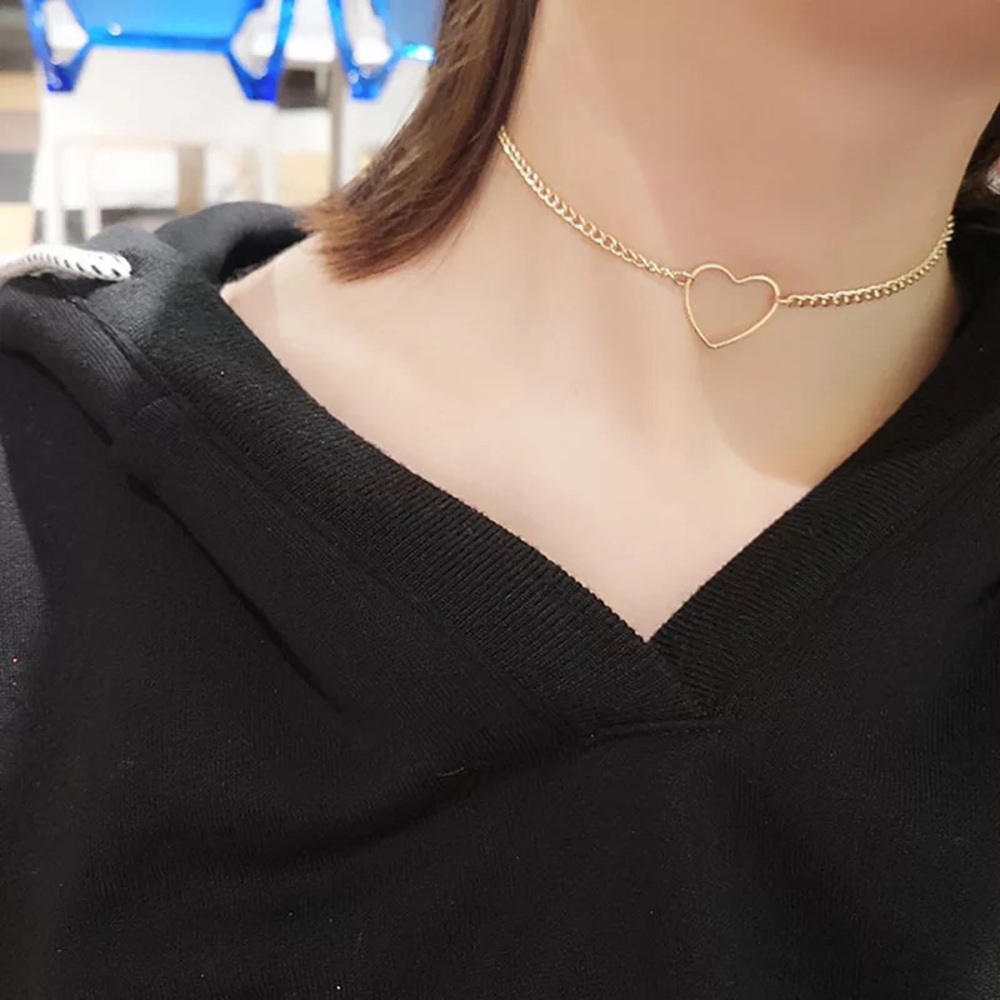 🎉 New Gold Plated Heart Choker Necklace - Picture 2 of 5